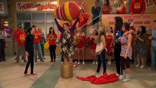 File:Season 1, Episode 5 - Nordahl holding colored egg.png