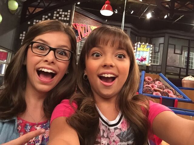 File:Double selfie.jpeg