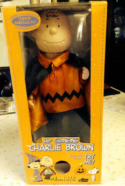 1998 Peanuts Halloween Musical Doll Hip Swinging Charlie Brown Vampire NIB Gemmy