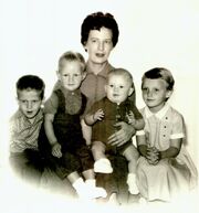 Mom&kids1962