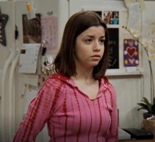 File:Ep 1x1 - Carmen breaks the newa about her first period.png