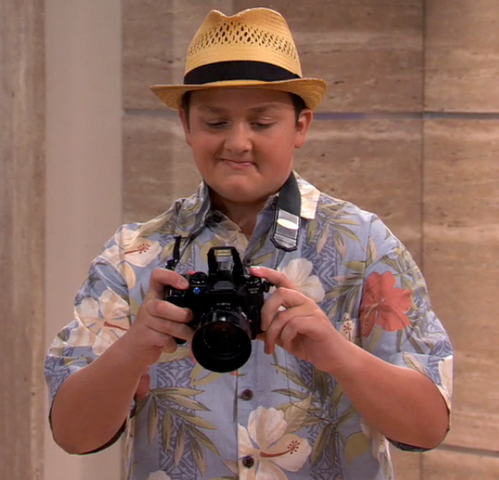 File:Gibby The Photographer.png
