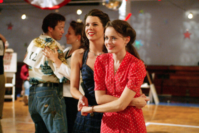 File:307rorylorelai.jpeg