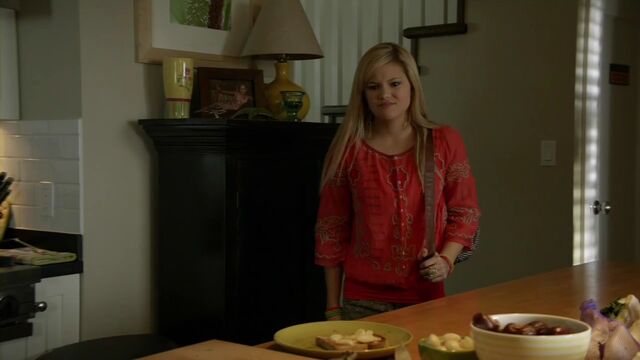 File:Girl Vs Monster 2012 720p HDTV h264-OOO mkv 000363904.jpg