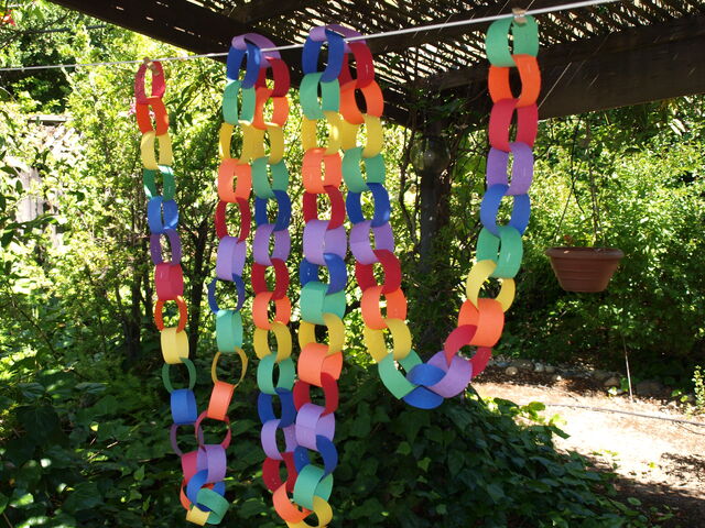 File:Glee s3 countdown chain.jpg