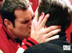File:Dave and kurt kiss.jpg