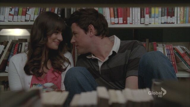 File:Finn-Rachel-2x22-New-York-finn-and-rachel-22344836-1280-720.jpg