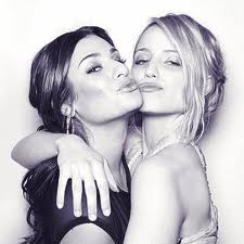 File:Diana and lea love.jpg