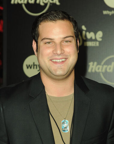 File:Max+Adler+Hard+Rock+Hosts+Imagine+There+No+Ofr2zoes6Evl.jpg