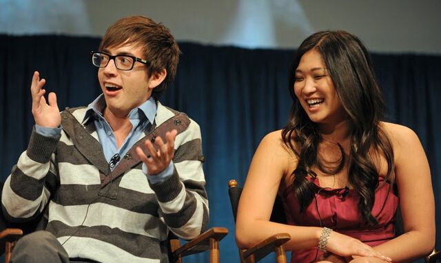 File:Pf2010-glee-4.jpg