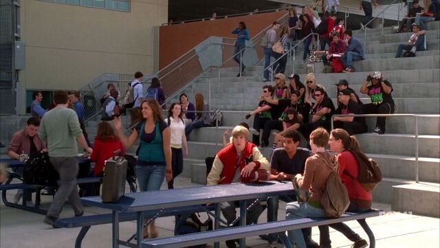 File:Empire-state-of-mind-glee-15729945-1280-720.jpg
