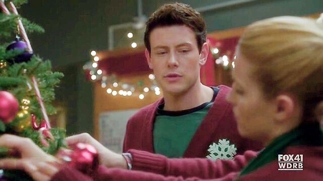 File:Fuinn-2x10-A-Very-Glee-Christmas-finn-and-quinn-18528514-675-379.jpg