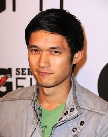 File:Gatorade-g-fit-launch-party-04132011-20-430x547.jpg