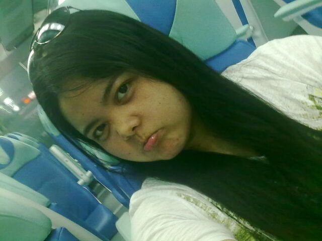 File:At the metro in dubai.jpg