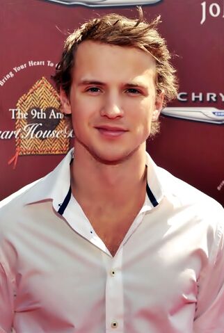File:Freddie+Stroma+John+Varvatos+9th+Annual+Stuart+4CxRgRwe8gnl.jpg