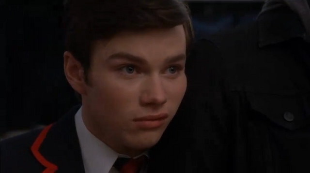 File:Kurt leaning on a mannequin during -Silly Love Songs-.png