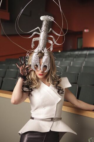 File:Behind-the-Scenes-of-Theatricality-glee-12530947-480-720.jpg