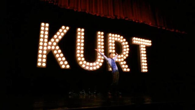 File:Kurt Hummel- Roses Turn.jpg