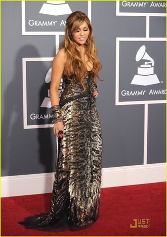 File:Miley-cyrus-grammys-02.jpg
