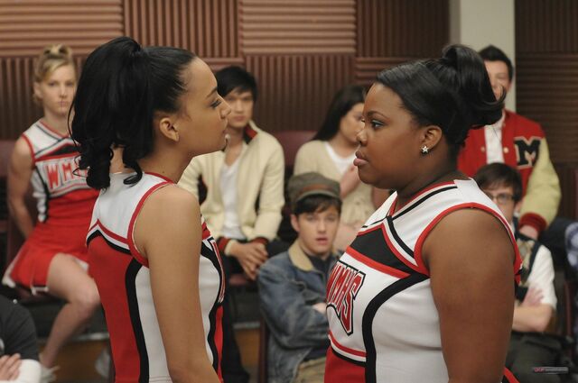 File:Stills-1-18-LARYNGITIS-glee-12034398-2560-1701.jpg