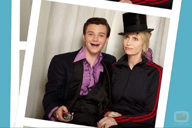 File:17735 jane-lynch-y-chris-colfer.jpg