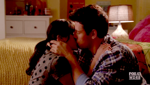 File:Kissies.png