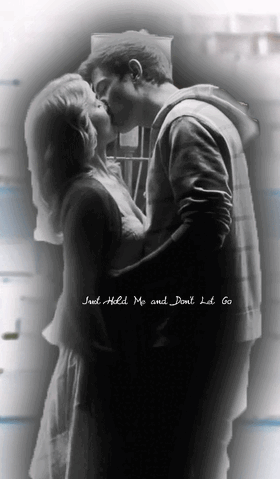 File:Glee finn quinn kiss.gif