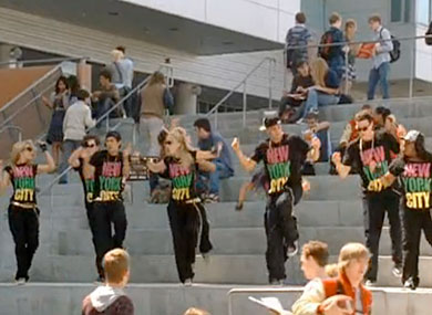 File:Glee1352354.jpg