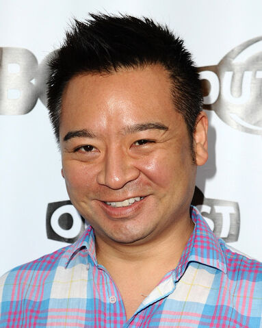 File:Rex+Lee+2011+Outfest+Opening+Night+Gala+Gun+Fgqq2LiRQcPl.jpg