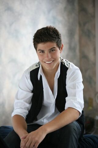 File:Luke-bilyk.jpeg