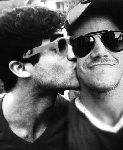 File:Darren kissing grant.jpg