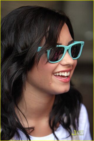 File:Demi-lovato-ripped-london-03.jpg