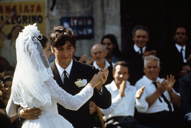 File:Mikepollonia dancing.jpg
