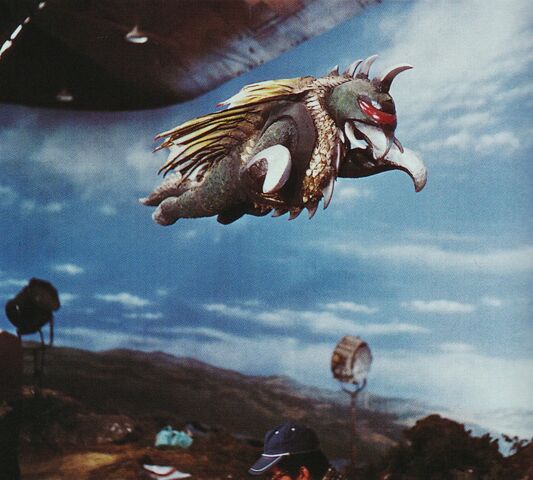 File:ShodaiGigan prop flies.jpg