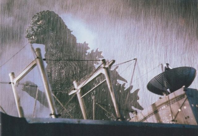 File:84Goji enters Tokyo Bay.jpg