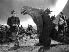 Tsubaraya-und-Godzilla.jpg