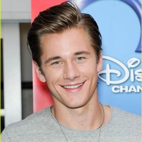 File:Luke Benward- 1358032837.jpg