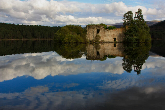 File:Loch-An-Eilean-4.jpg