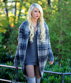 Jenny-Humphrey-jenny-humphrey-16702339-1800-2082.jpg
