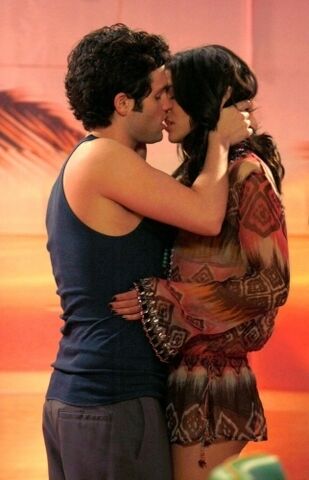 File:3x14-Still-dan-and-vanessa-10699699-322-500.jpg