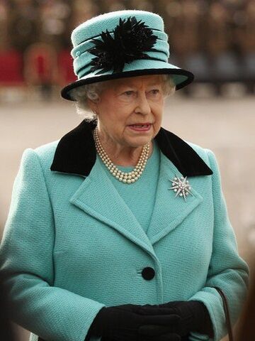 Fichier:Queen+Elizabeth+II+Queen+Elizabeth+II+Visits+Bb6ZENIDWJEl.jpg