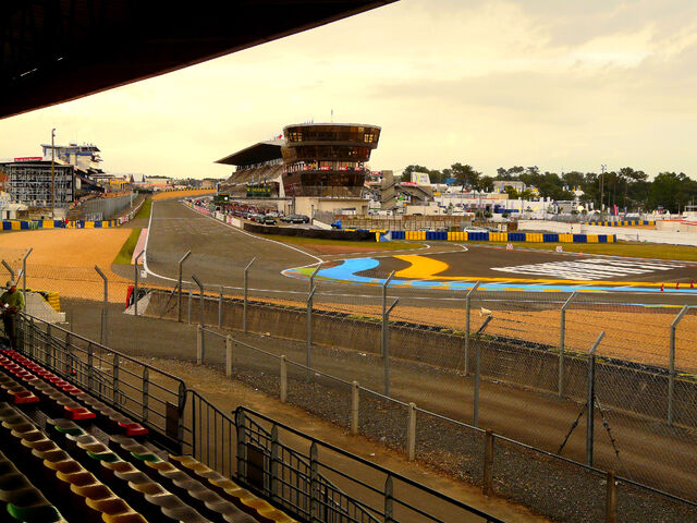 File:Le Mans s-f straight.jpg