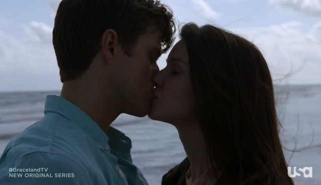 File:1x03-AbbyMikeFirstKiss.png