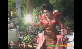 Athnea detiene el hechizo de Matilda.gif