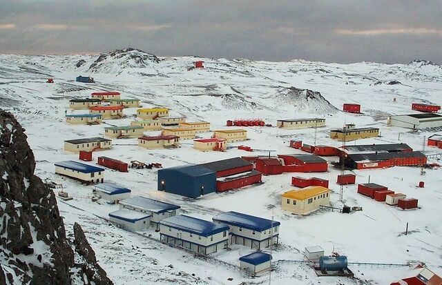 File:Villa Las Estrellas (Chilean Antarctic Territory).jpg