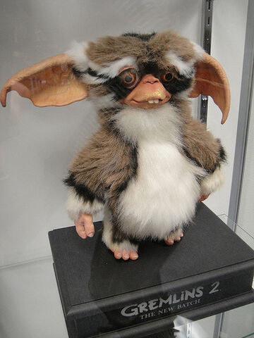 File:The Prop Store of London - LA - Gremlins 2 puppet.jpg