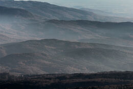 Vista parziale dei rilievi collinari visti dalla vetta del Monte Amiata