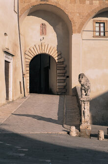 Pitigliano Palazzo Orsini ingresso.jpg