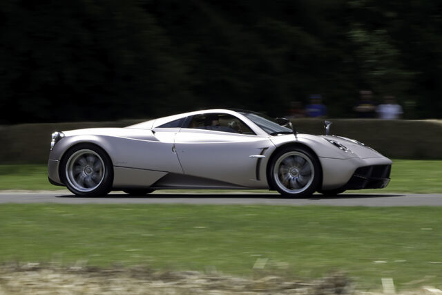 Plik:Pagani Huayra - Flickr - andrewbasterfield.jpg