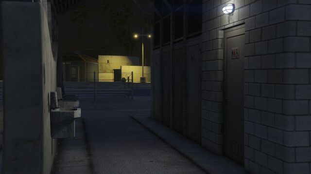 File:VespucciBeachRC-Toilets-GTAV.jpg